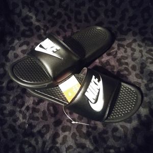Nike Benassi JDI slides